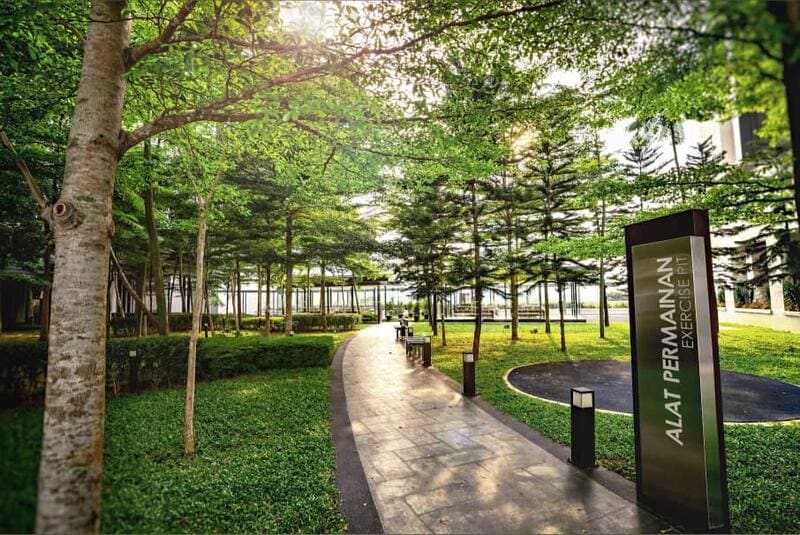 Tree-lined garden walk and exercise trail in the landscaped grounds at Cappella Embassy, Ampang Hilir — photograph